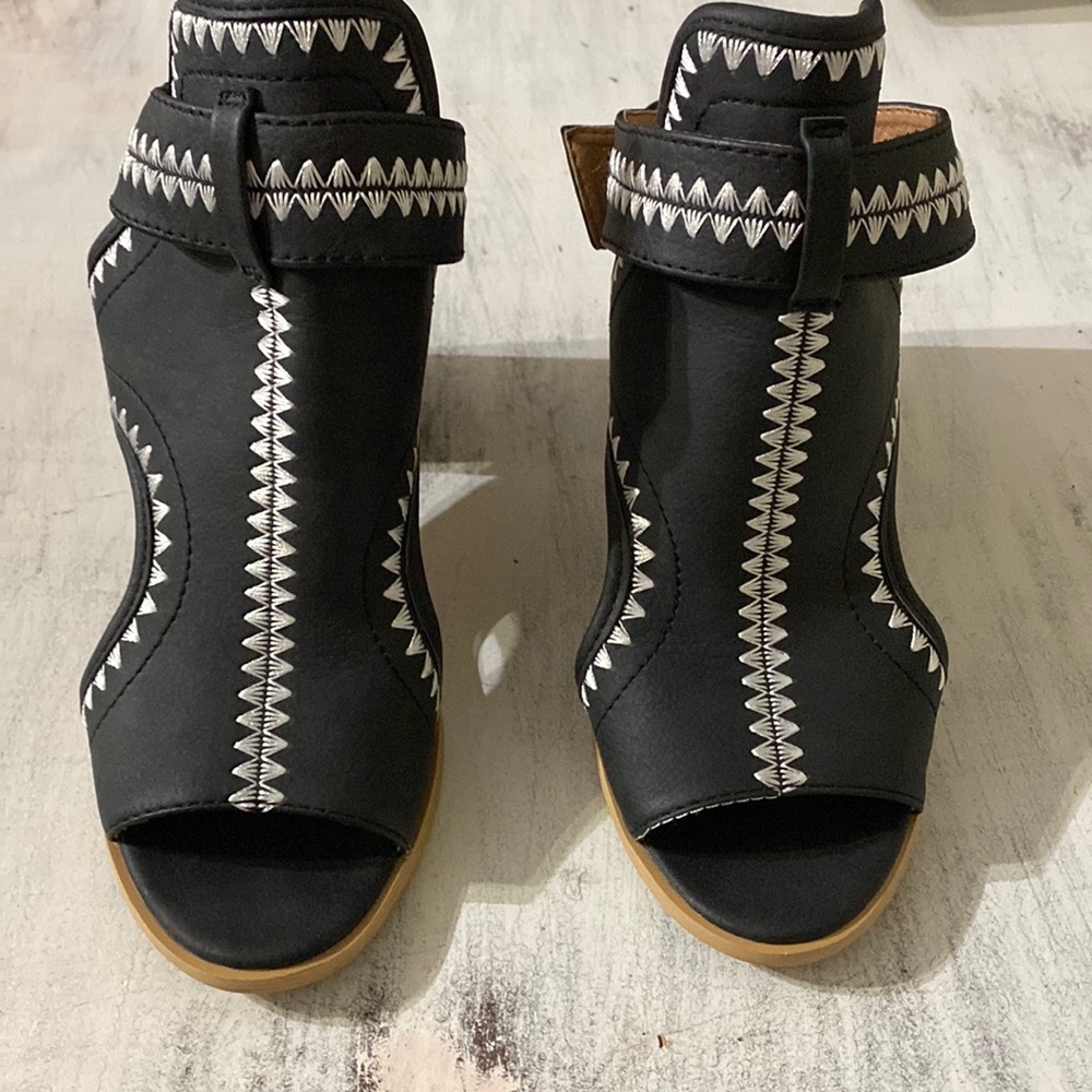 Very Volatile Dark Grey 3in chunky heel with White stitching Size 6